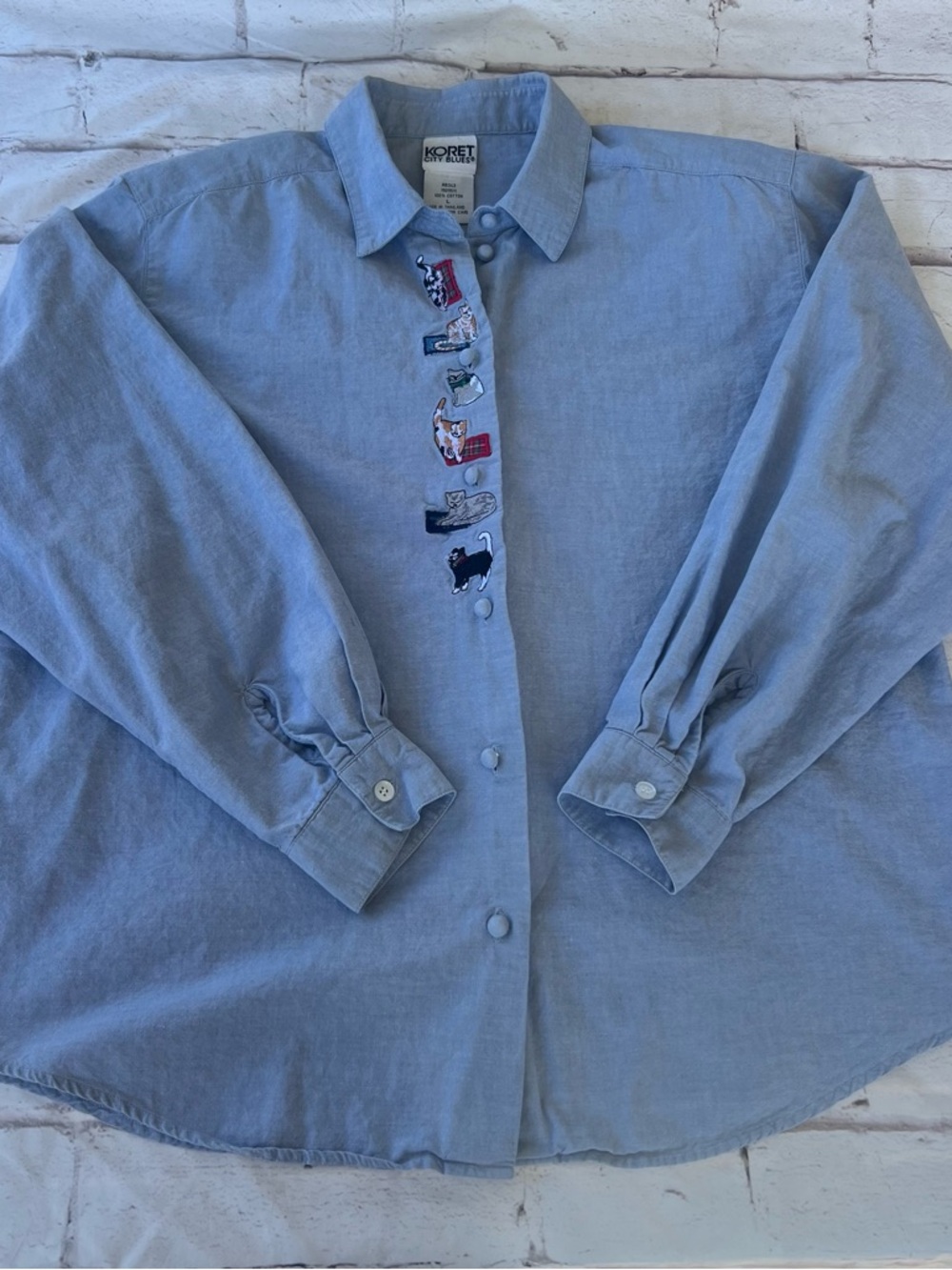Koret Light Blue Men's Button-Up Shirt with Embroidered Cat Motif vintage